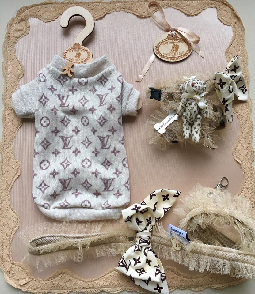 Пуловерче “My Yorkie Fashion Icon collection by FREA”, нагръдниче и повод "My TeddyBear collection by FREA"